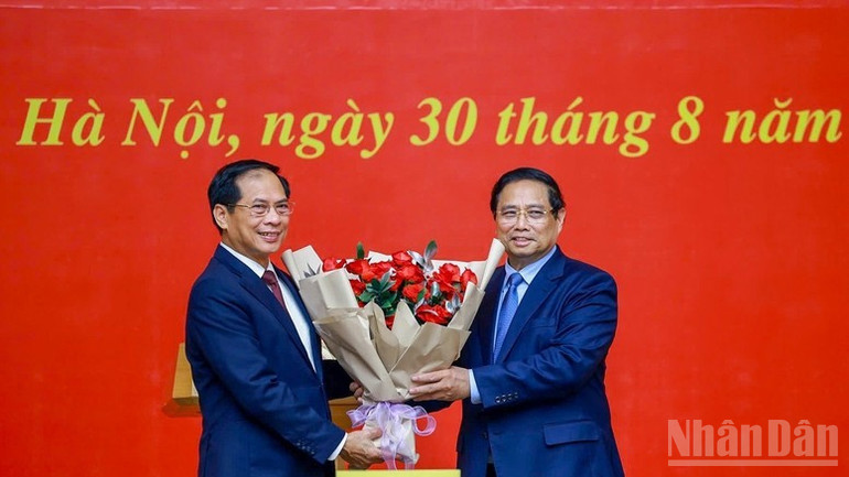 Thủ tướng Phạm Minh Chính trao quyết định giao Quyền Bộ trưởng Ngoại giao - Ảnh 1