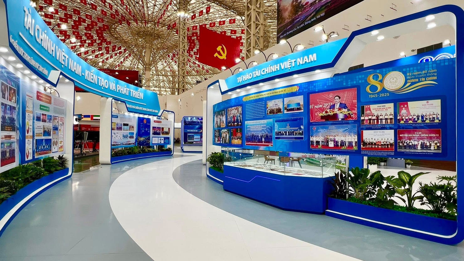Gian trưng bày của Bộ Tài chính tại Triển lãm.