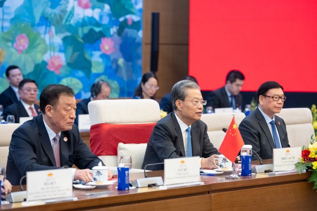 Ủy viên trưởng Nhân đại toàn quốc Trung Quốc Triệu Lạc Tế phát biểu tại hội đàm. Ảnh: Phạm Thắng.