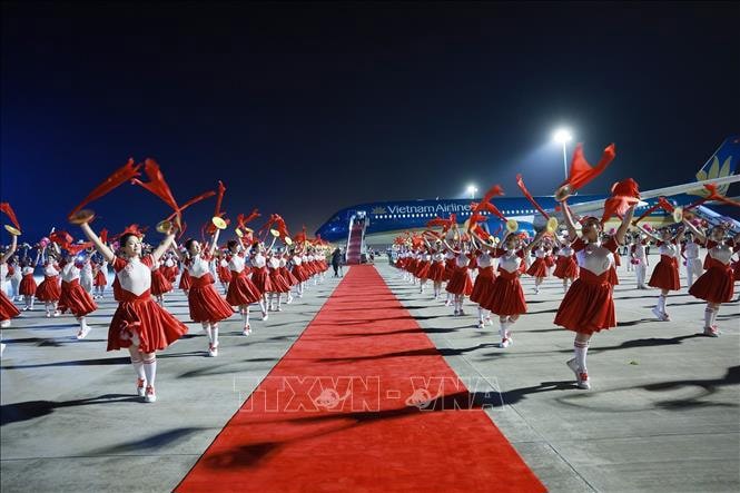 Lễ đ&oacute;n Thủ tướng Phạm Minh Ch&iacute;nh đến Thi&ecirc;n T&acirc;n, bắt đầu chuyến tham dự Hội nghị Thượng đỉnh Tổ chức Hợp t&aacute;c Thượng Hải (SCO) 2025. Ảnh: Dương Giang/TTXVN.