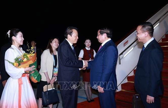 Lễ đ&oacute;n Thủ tướng Phạm Minh Ch&iacute;nh đến Thi&ecirc;n T&acirc;n, bắt đầu chuyến tham dự Hội nghị Thượng đỉnh Tổ chức Hợp t&aacute;c Thượng Hải (SCO) 2025. Ảnh: Dương Giang/TTXVN .