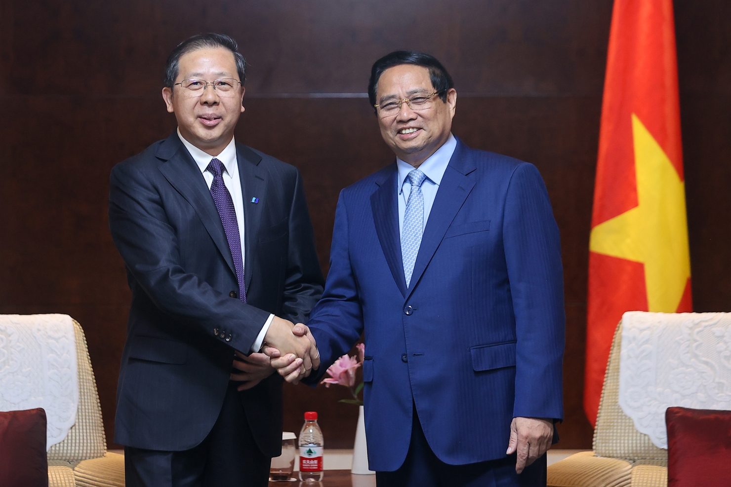 Thủ tướng Phạm Minh Chính tiếp Chủ tịch HĐQT Tập đoàn Khoa học kỹ thuật Huadian (Hoa Điện) Bành Cương Bình - Ảnh: VGP/Nhật Bắc. 