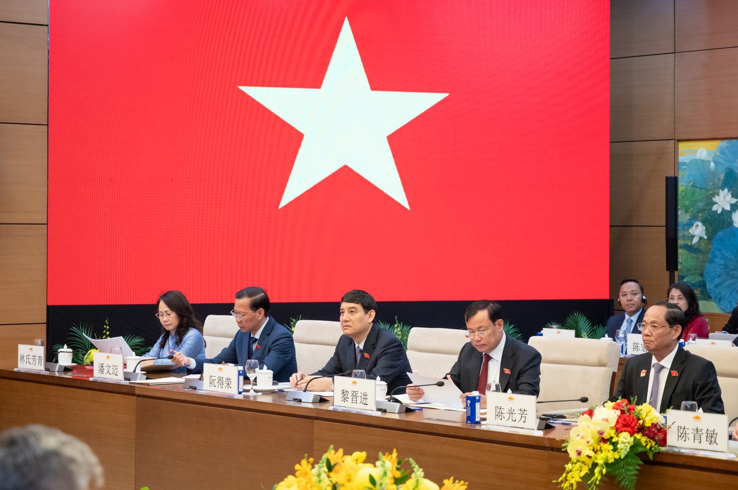Các đại biểu tham dự cuộc hội đàm. Ảnh: Phạm Thắng.