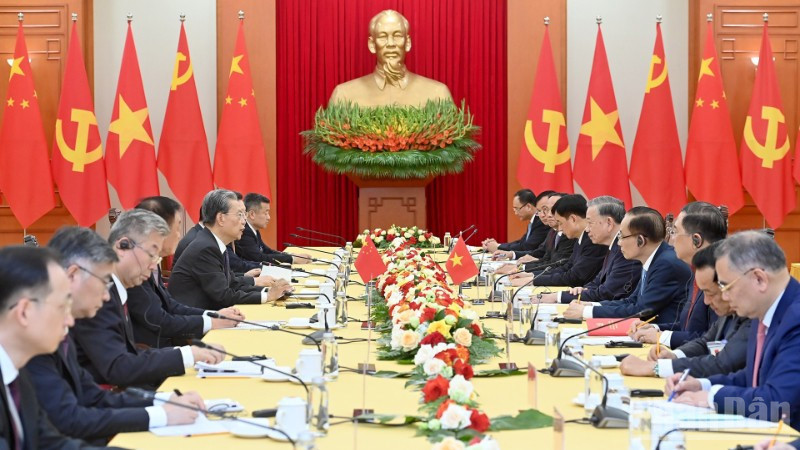 Tổng Bí thư Tô Lâm tiếp Ủy viên trưởng Nhân đại toàn quốc Trung Quốc Triệu Lạc Tế. (Ảnh: ĐĂNG KHOA).
