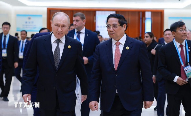 Thủ tướng Phạm Minh Chính gặp Tổng thống Nga Vladimir Putin. Ảnh: Dương Giang/TTXVN. 