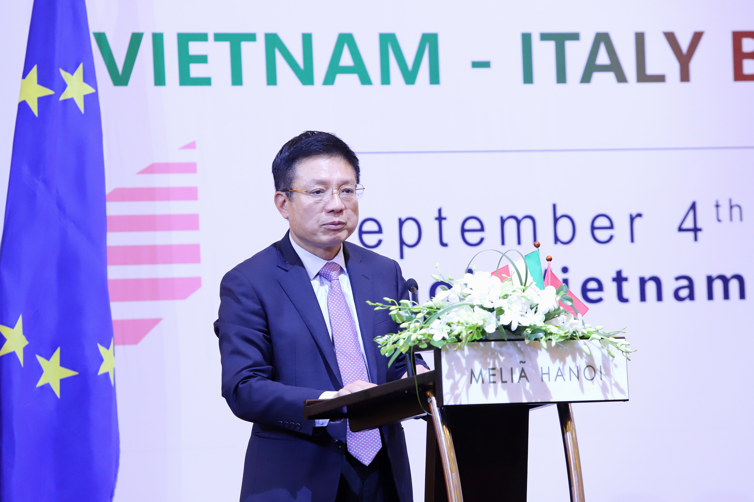 Thứ trưởng Bộ T&agrave;i ch&iacute;nh Hồ Sỹ H&ugrave;ng ph&aacute;t biểu khai mạc Diễn đ&agrave;n.