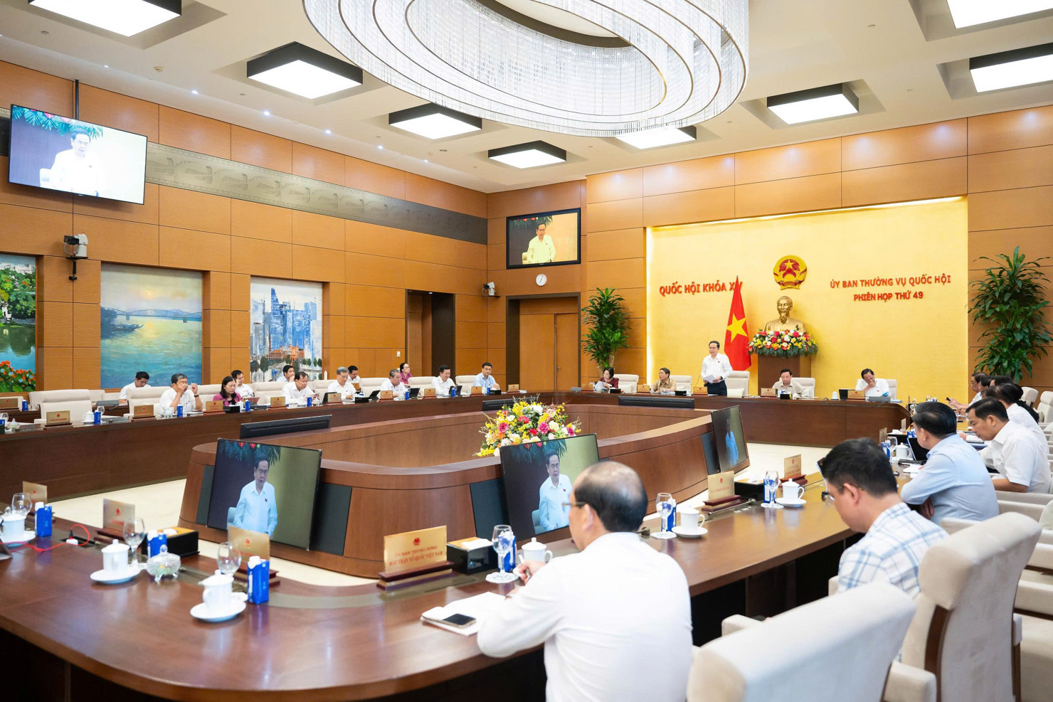 Toàn cảnh phiên họp.