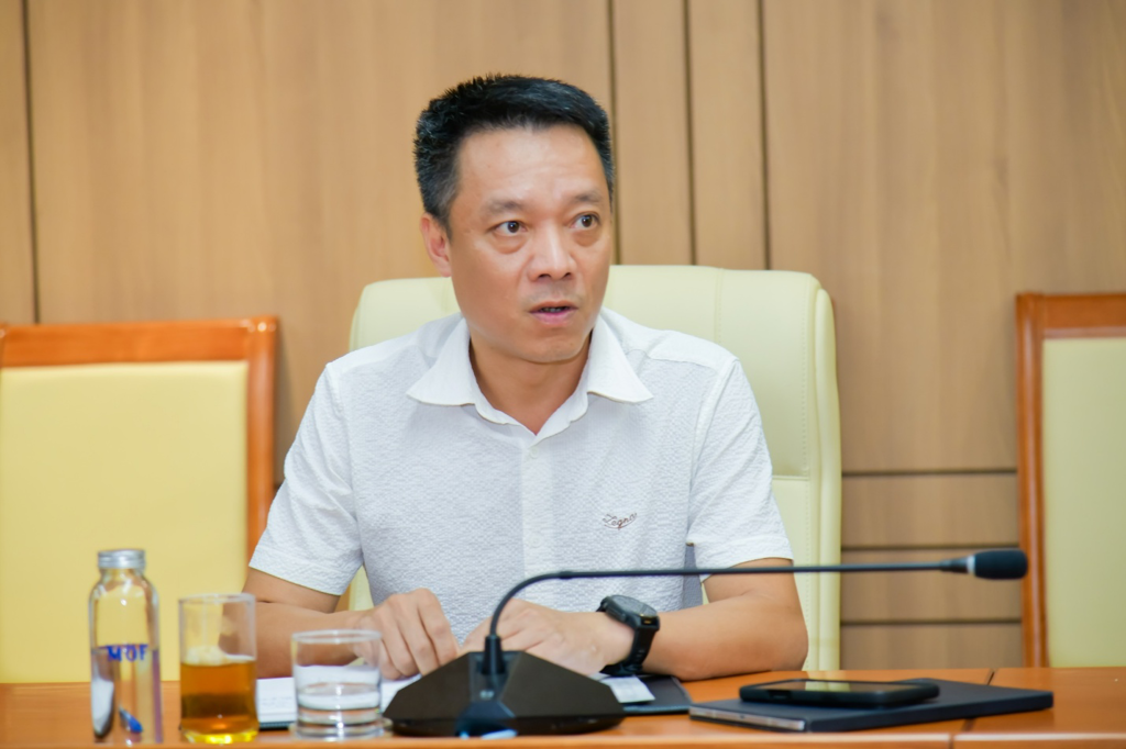 &Ocirc;ng Nguyễn Việt H&agrave; - Cục trưởng Cục C&ocirc;ng nghệ th&ocirc;ng tin v&agrave; Chuyển đổi số ph&aacute;t biểu tại buổi l&agrave;m việc.
