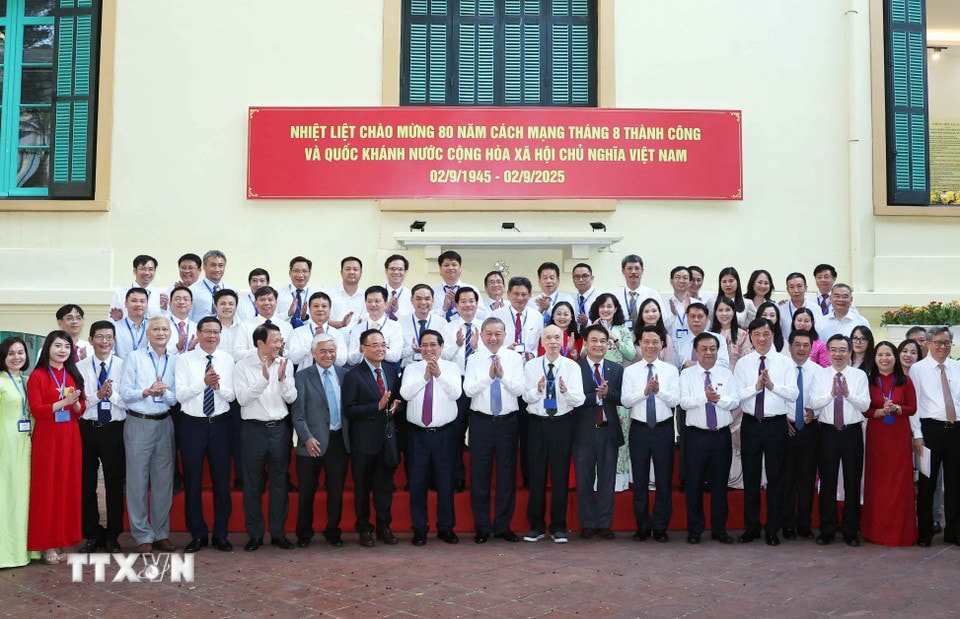 Tổng B&iacute; thư T&ocirc; L&acirc;m, Thủ tướng Phạm Minh Ch&iacute;nh v&agrave; c&aacute;c đại biểu. Ảnh: Thống Nhất/TTXVN. &nbsp;