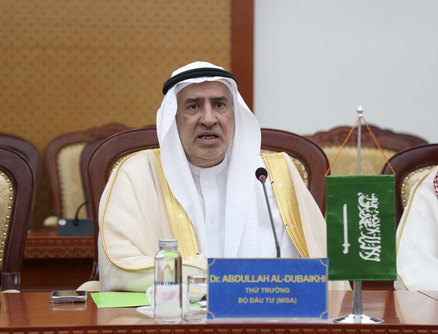 Thứ trưởng Bộ Đầu tư Ả Rập X&ecirc; &Uacute;t Abdullah AI-Dubai ph&aacute;t biểu tại buổi l&agrave;m việc.