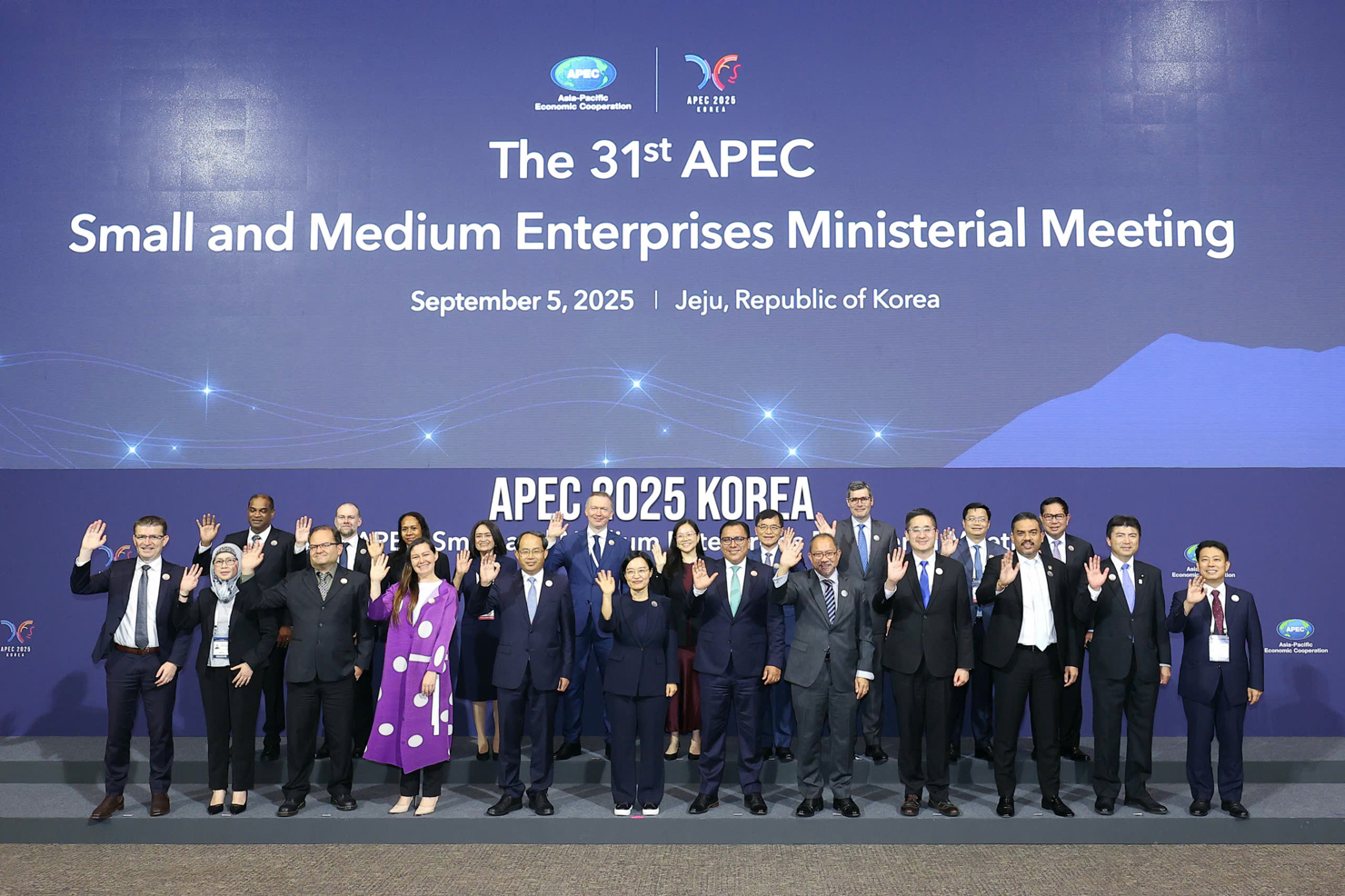 Hội nghị Bộ trưởng Doanh nghiệp nhỏ v&agrave; vừa APEC lần thứ 31 ch&iacute;nh thức khai mạc với sự tham dự của l&atilde;nh đạo 21 nền kinh tế th&agrave;nh vi&ecirc;n.