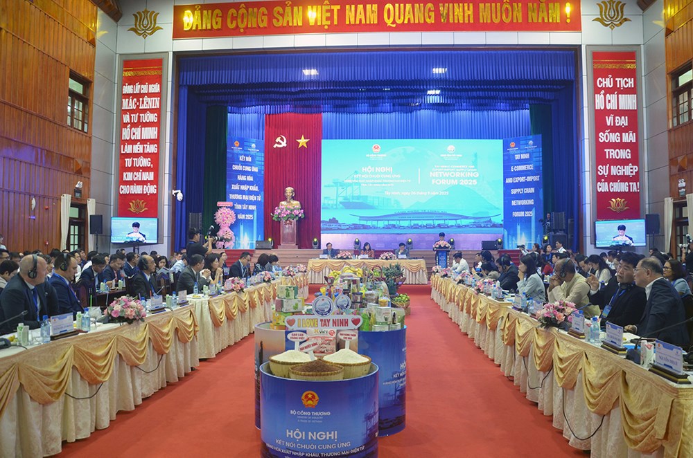 Toàn cảnh hội nghị.
