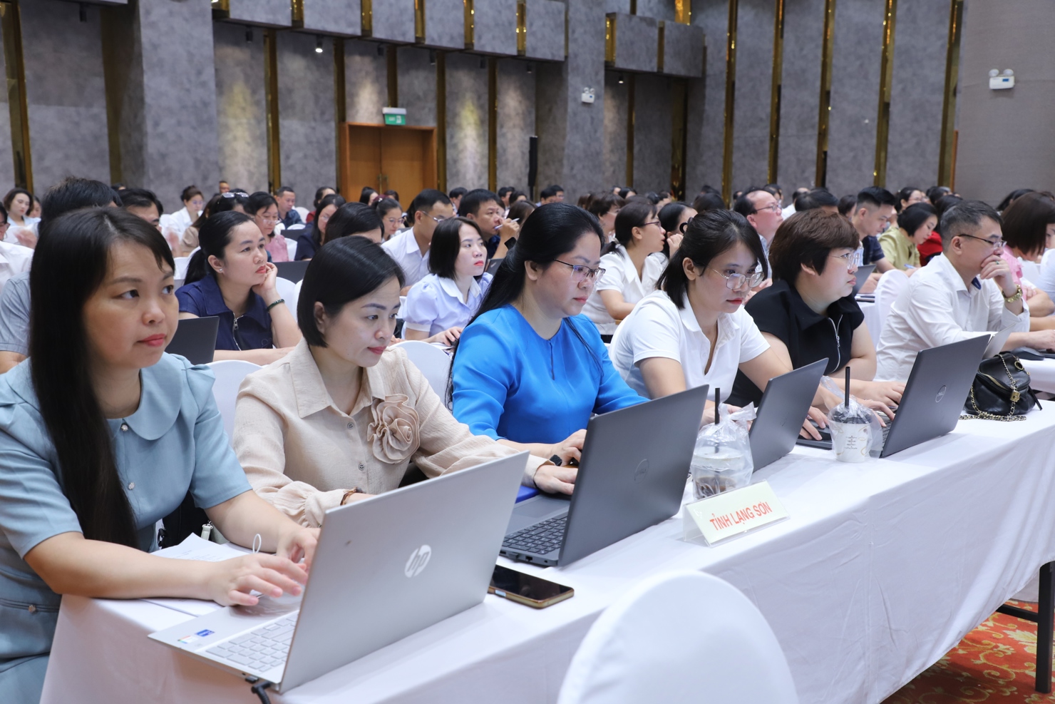 Hơn 200 đại biểu từ Thống k&ecirc; 34 tỉnh, th&agrave;nh phố dự tập huấn chuẩn bị cho Tổng điều tra kinh tế năm 2026 v&agrave;&nbsp;Điều tra gi&aacute; ti&ecirc;u d&ugrave;ng thời kỳ 2025 - 2030.&nbsp;