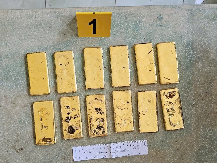 V&agrave;ng nhập lậu do lực lượng Hải quan bắt giữ cuối năm 2024.&nbsp;