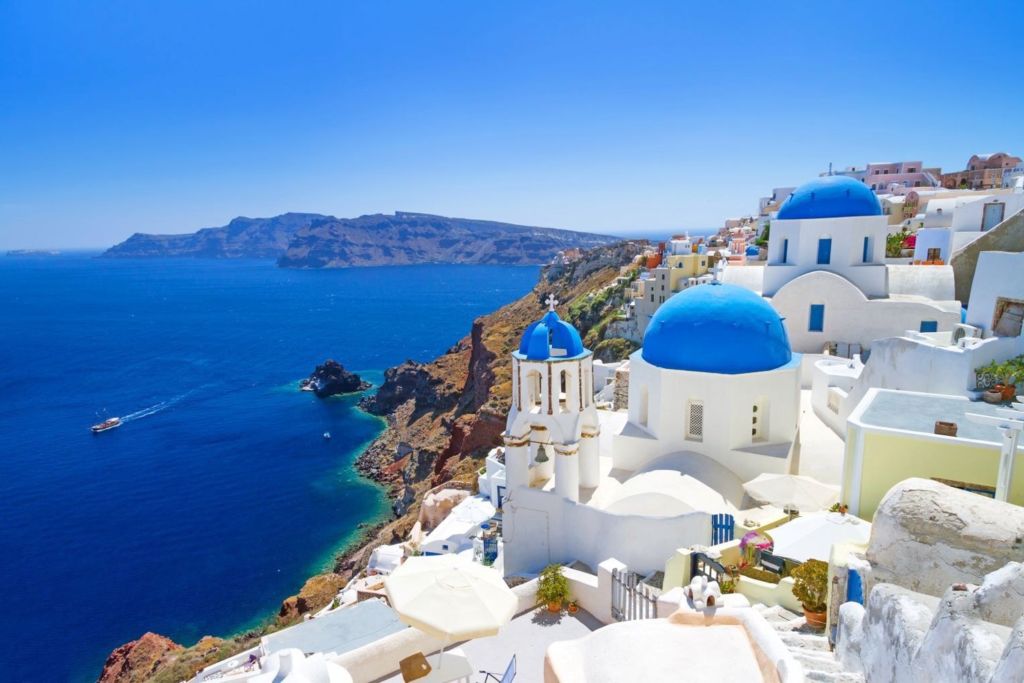 Làng Oia trên đảo Santorini, Hy Lạp. Ảnh: Adobe Stock. 
