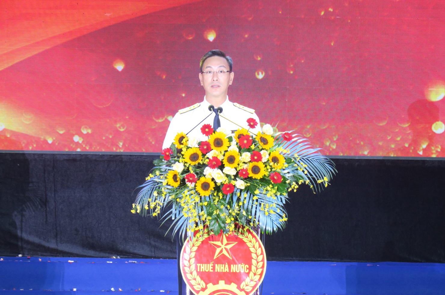 Trưởng Thuế TP. Hồ Chí Minh Đoàn Minh Dũng ôn lại lịch sử 80 năm vẻ vang của ngành Thuế. Ảnh: Đức Mỹ