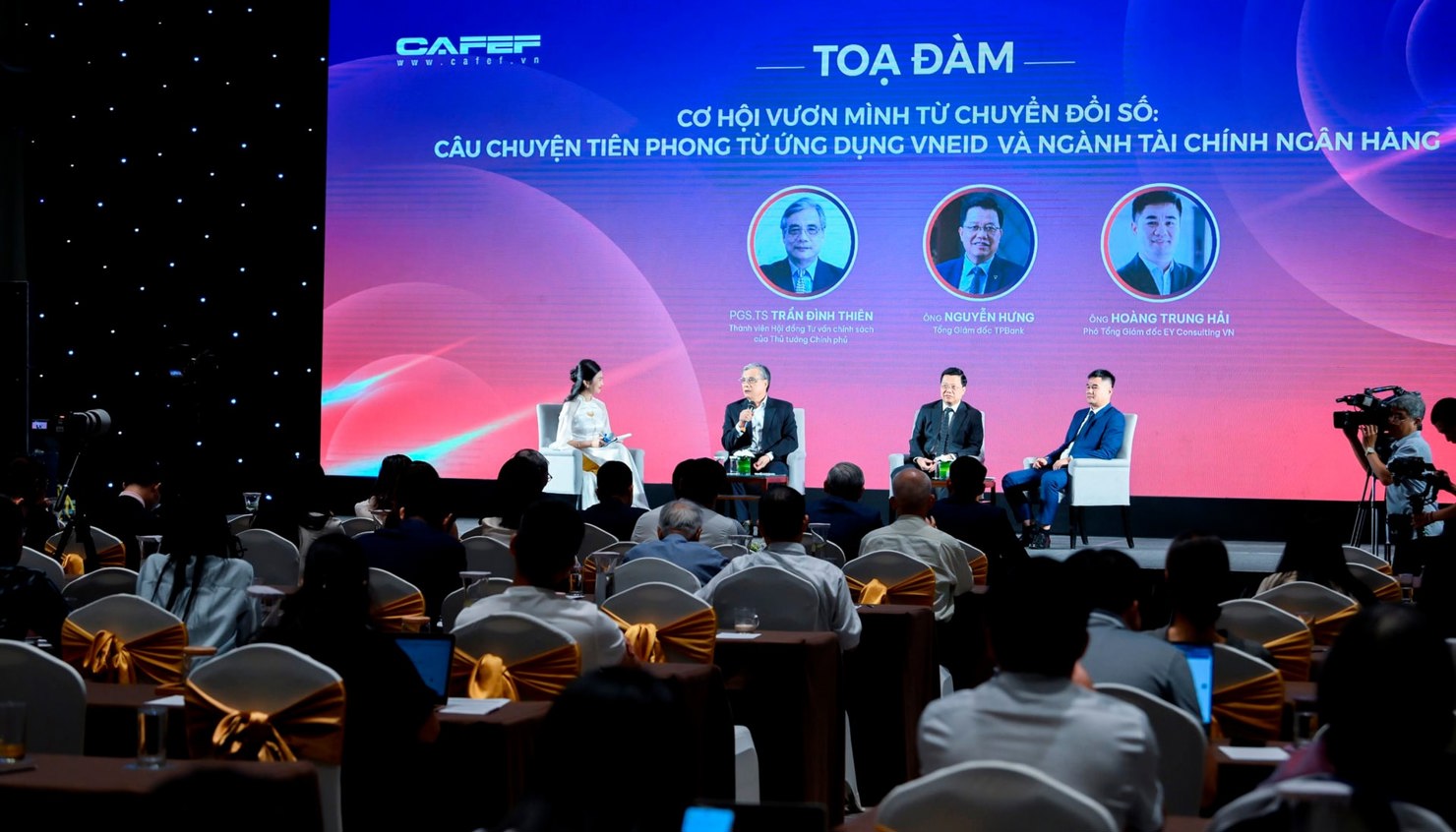 Tọa đàm “Cơ hội vươn mình từ chuyển đổi số: Câu chuyện tiên phong từ ứng dụng VNeID và ngành Tài chính Ngân hàng".