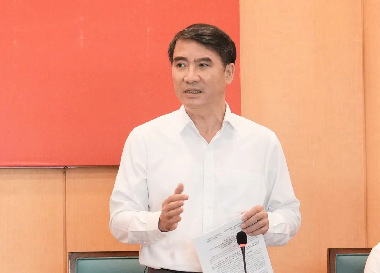 Gi&aacute;m đốc Sở T&agrave;i ch&iacute;nh H&agrave; Nội Nguyễn Xu&acirc;n Lưu b&aacute;o c&aacute;o tại buổi l&agrave;m việc.