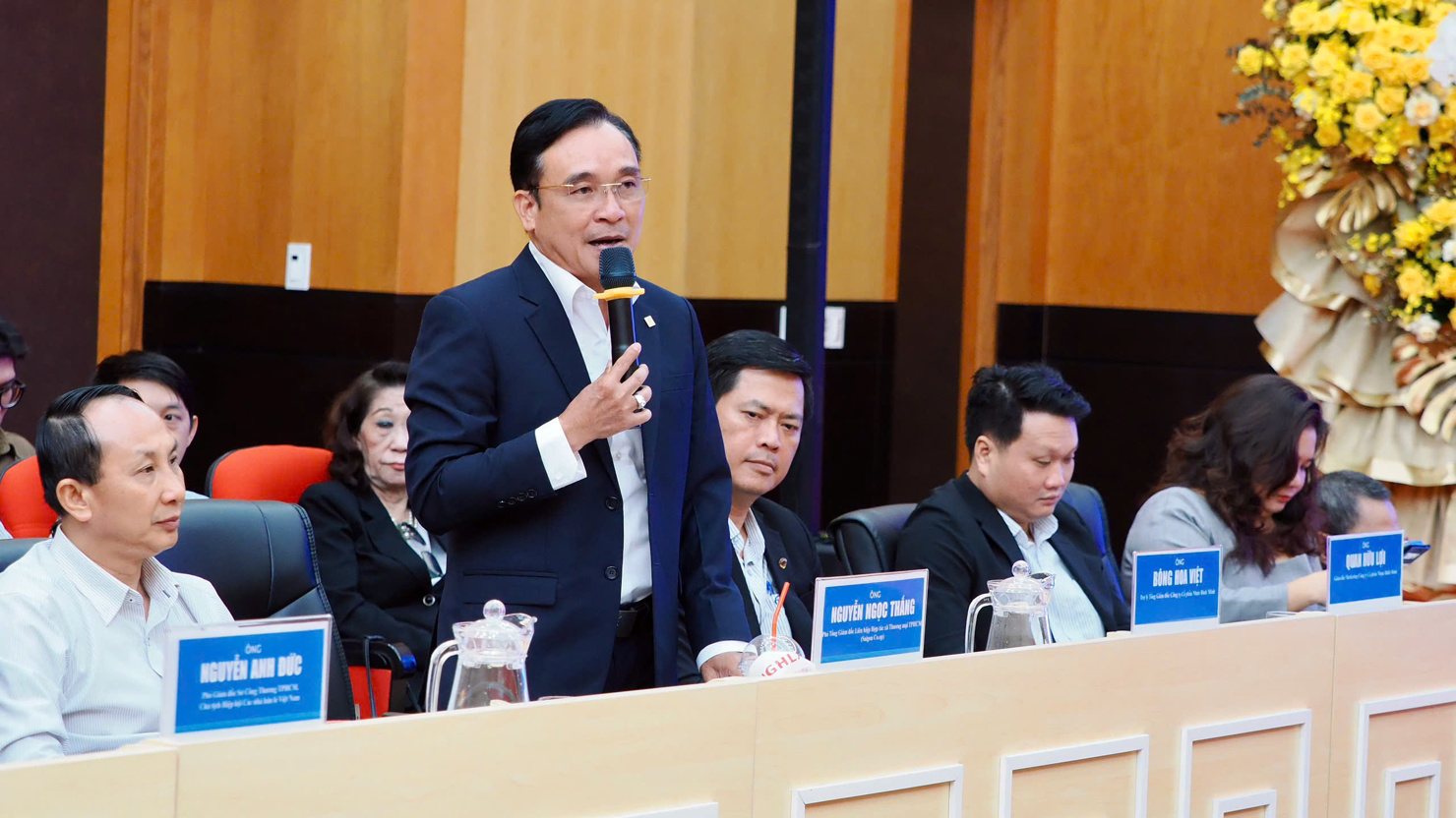 &Ocirc;ng Nguyễn Anh Đức - Ph&oacute; Gi&aacute;m đốc Sở C&ocirc;ng Thương TP. Hồ Ch&iacute; Minh, Chủ tịch Hiệp hội C&aacute;c nh&agrave; b&aacute;n lẻ Việt Nam chia sẻ tại hội thảo.