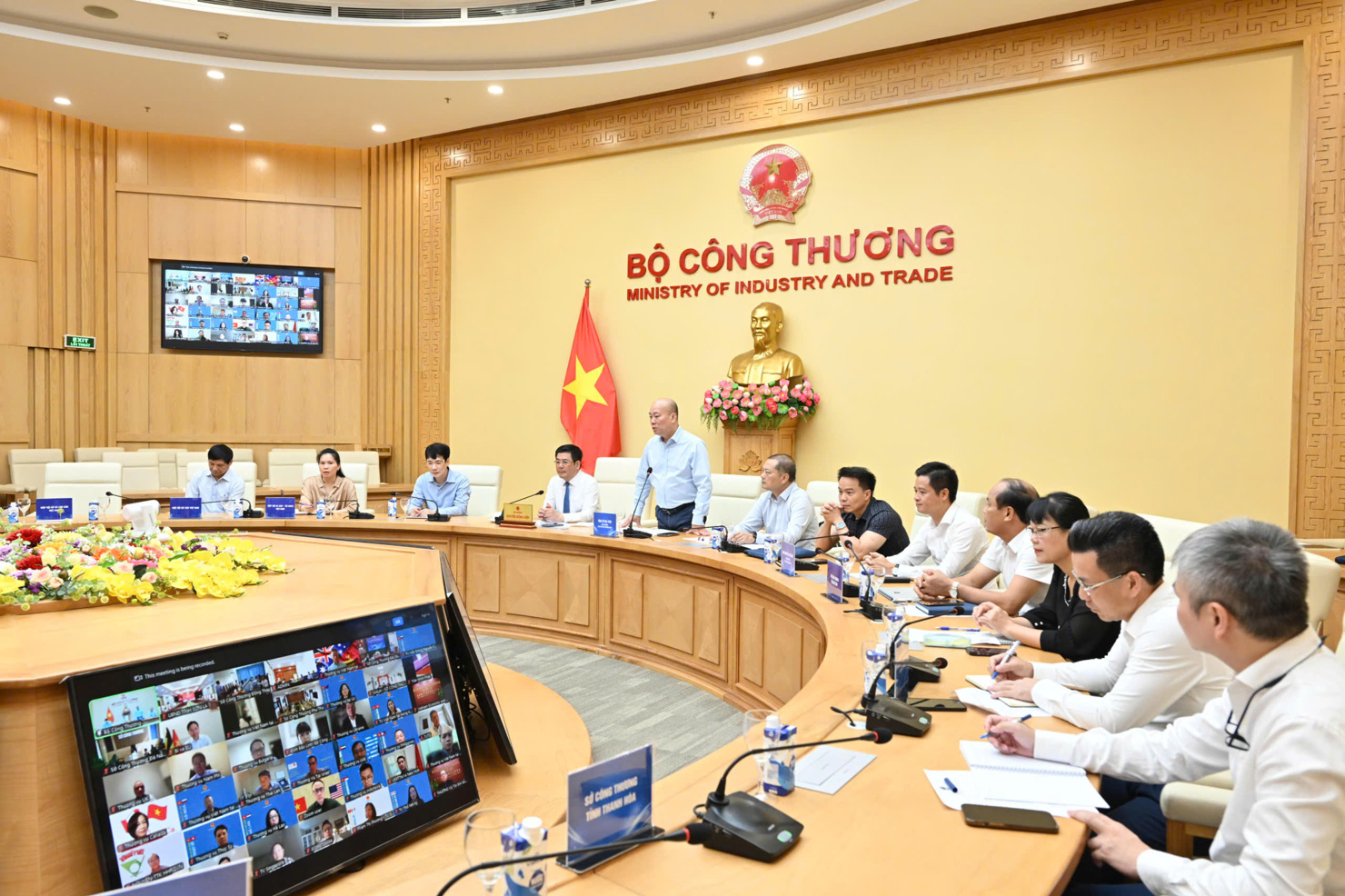 Ông Vũ Bá Phú - Cục trưởng Cục Xúc tiến thương mại phát biểu tại hội nghị.