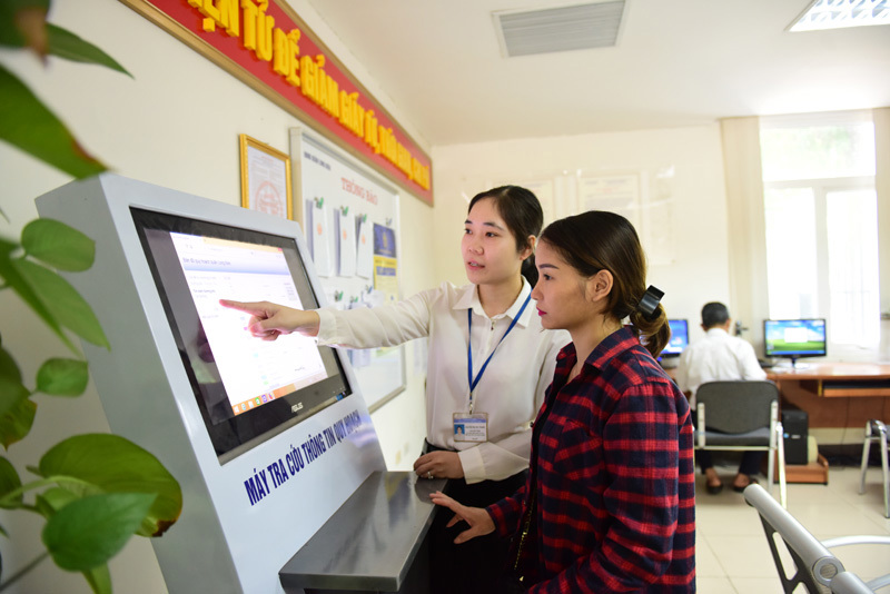 Thủ tướng y&ecirc;u cầu phấn đấu hết năm 2025, 40% d&acirc;n số trưởng th&agrave;nh sử dụng dịch vụ c&ocirc;ng trực tuyến.