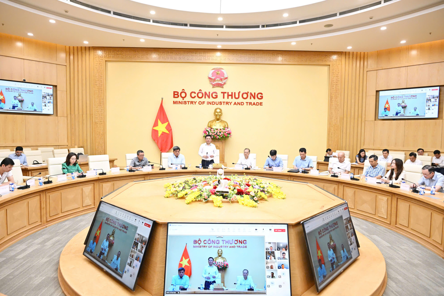 Bộ Công Thương tổ chức Hội nghị Thúc đẩy sản xuất, xuất khẩu gạo và ổn định thị trường gạo.