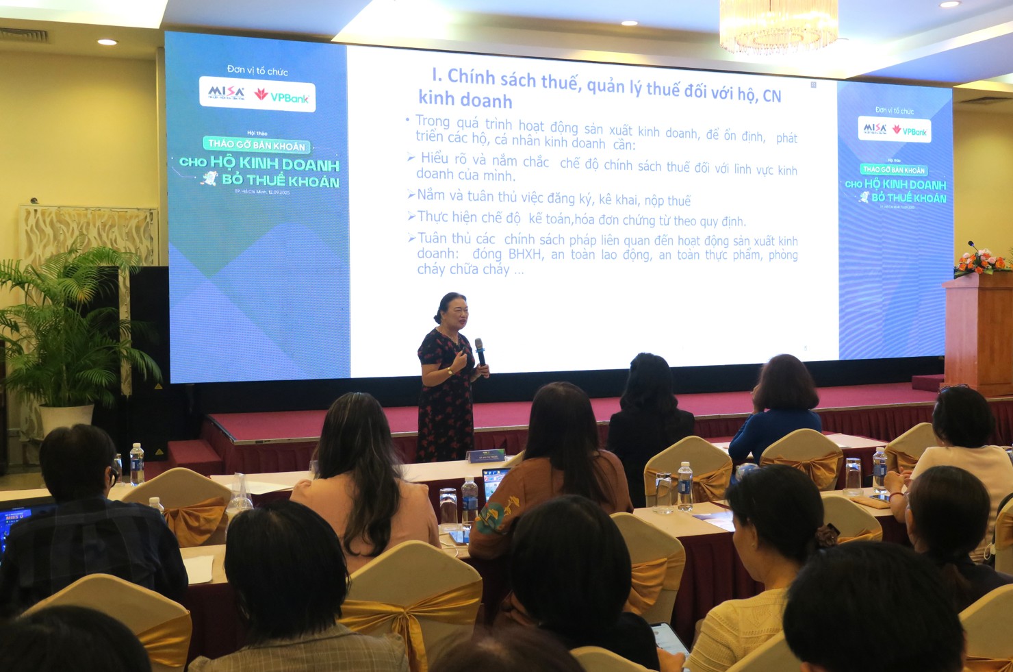B&agrave; Nguyễn Thị C&uacute;c - Chủ tịch Hội Tư vấn thuế Việt Nam (VTCA) cho biết&nbsp;hộ, c&aacute; nh&acirc;n kinh doanh&nbsp;đ&oacute;ng g&oacute;p 30% v&agrave;o NSNN. Ảnh: Đức Mỹ