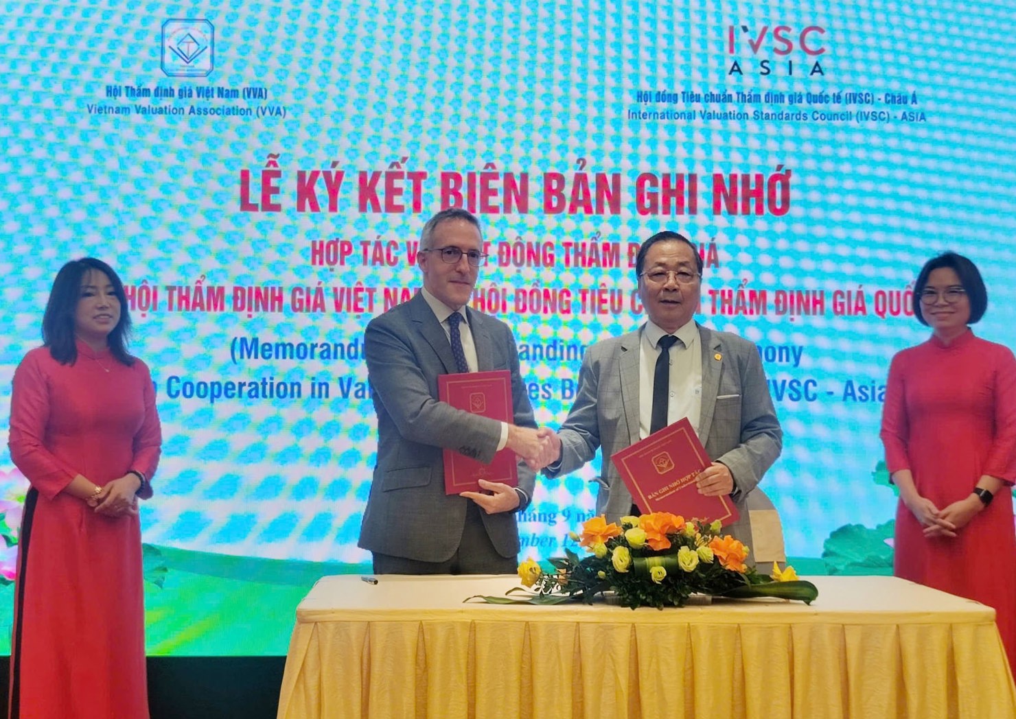 Lễ k&yacute; kết bi&ecirc;n bản ghi nhớ hợp t&aacute;c về hoạt động thẩm định gi&aacute; giữa VVA v&agrave; IVSC.