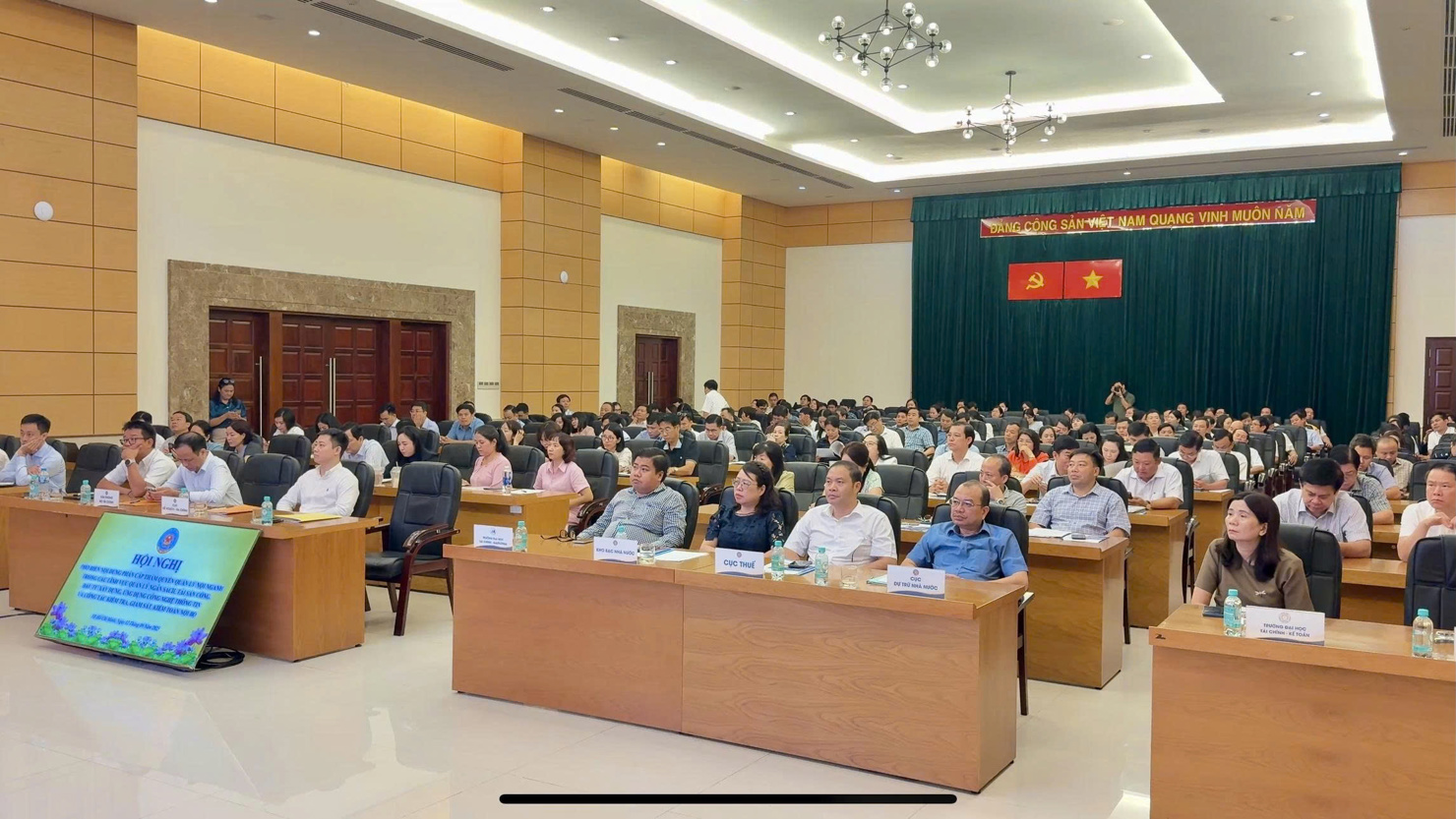 Hội nghị với sự tham dự của tr&ecirc;n 190 đại biểu từ c&aacute;c đơn vị thuộc Bộ T&agrave;i ch&iacute;nh từ TP. Đ&agrave; Nẵng trở v&agrave;o. Ảnh: Th&agrave;nh Nam