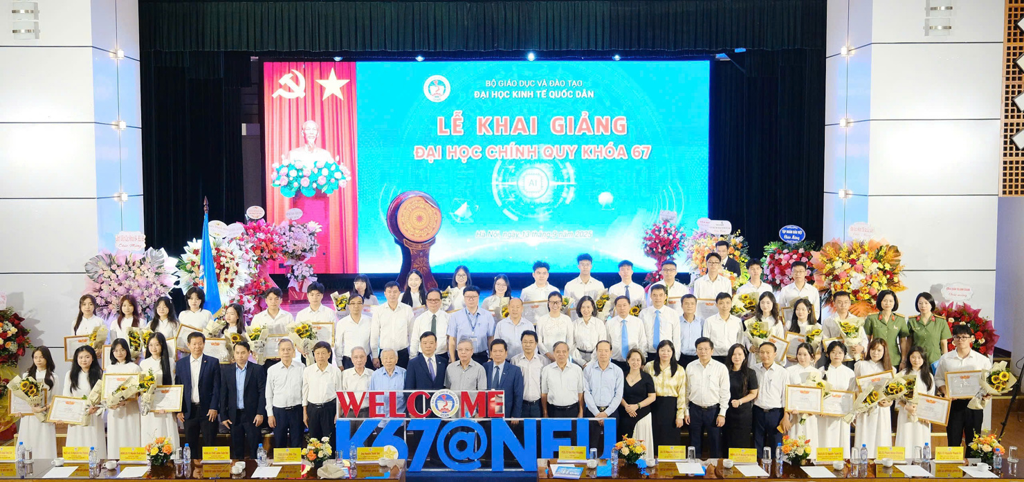 Hoạt động trao học bổng lan tỏa th&ocirc;ng điệp nh&acirc;n văn, khuyến kh&iacute;ch sinh vi&ecirc;n nu&ocirc;i dưỡng ước mơ, phấn đấu vươn l&ecirc;n v&igrave; một Việt Nam gi&agrave;u mạnh, tri thức v&agrave; hội nhập.