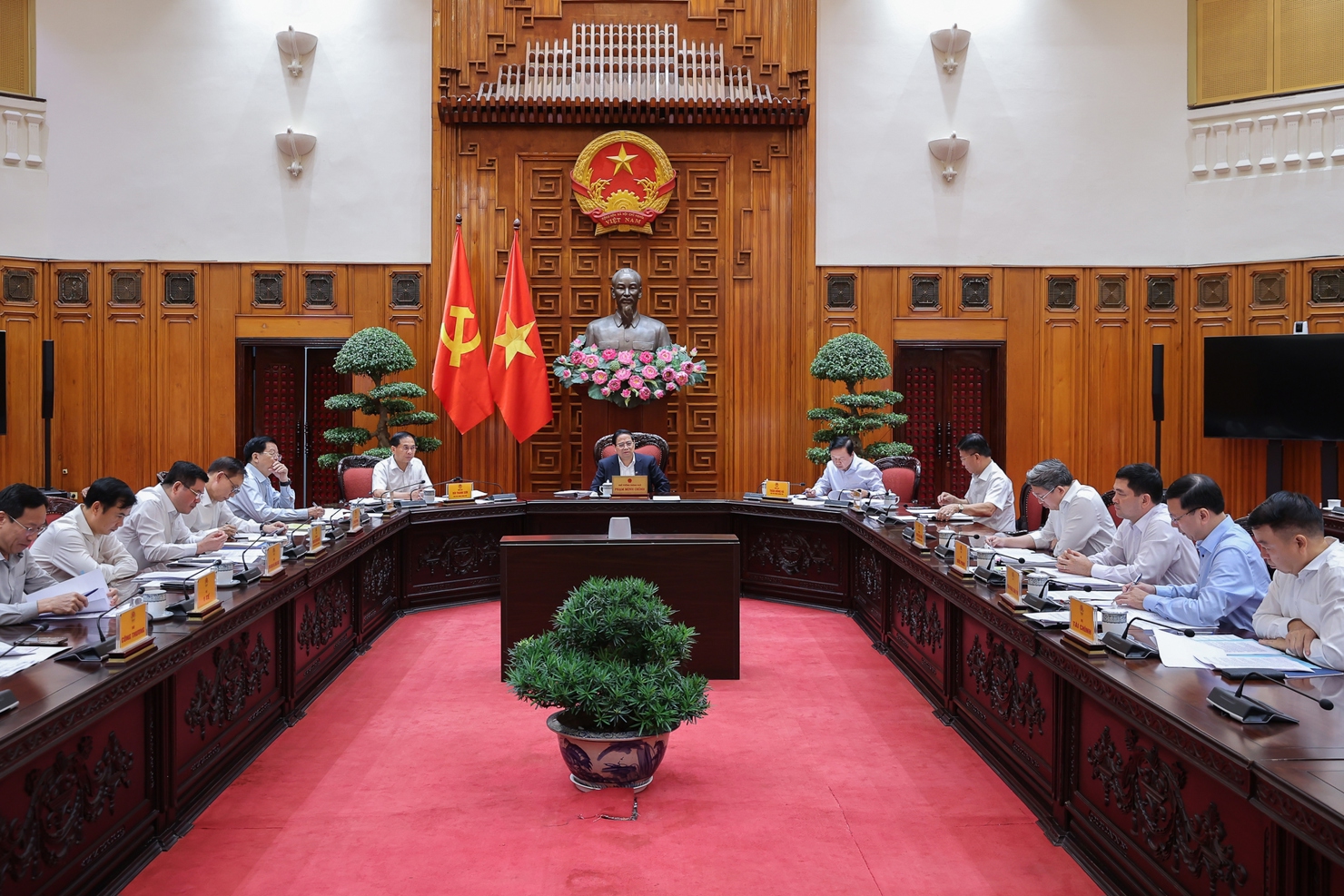 Theo c&aacute;c b&aacute;o c&aacute;o, &yacute; kiến tại cuộc họp, việc đầu tư mở rộng c&oacute; đầy đủ cơ sở ch&iacute;nh trị, cơ sở ph&aacute;p l&yacute;, cơ sở thực tiễn. Ảnh: VGP/Nhật Bắc