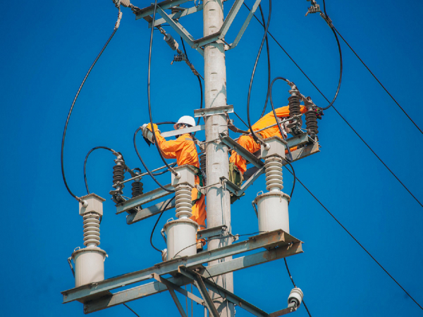 EVNNPC bảo đảm cung cấp điện trong kỳ nghỉ lễ 30-4 v&agrave; 1-5.