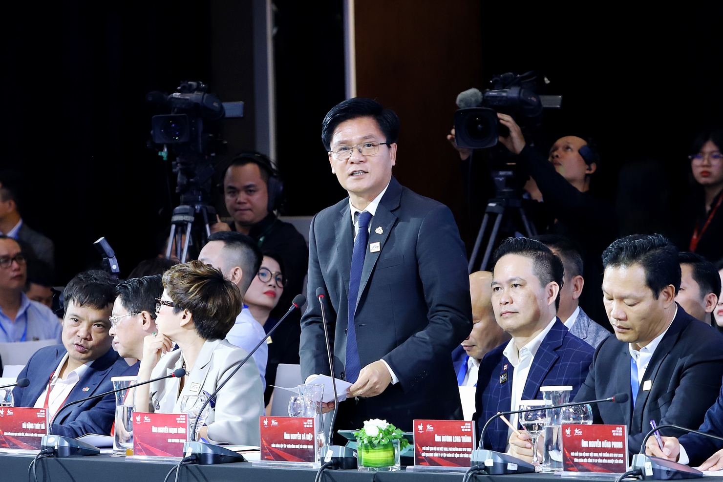 C&aacute;c doanh nghiệp tư nh&acirc;n n&ecirc;u kiến nghị với Ch&iacute;nh phủ tại Diễn đ&agrave;n.