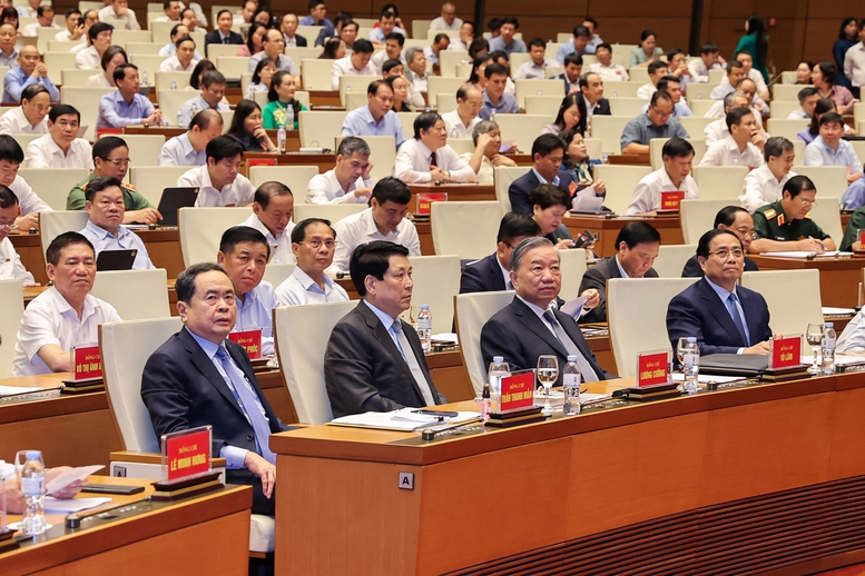Tổng B&iacute; thư T&ocirc; L&acirc;m; Chủ tịch nước Lương Cường; Thủ tướng Ch&iacute;nh phủ Phạm Minh Ch&iacute;nh; Chủ tịch Quốc hội Trần Thanh Mẫn c&ugrave;ng c&aacute;c đại biểu dự Hội nghị tại điểm cầu ch&iacute;nh. Ảnh: VGP/Nhật Bắc.