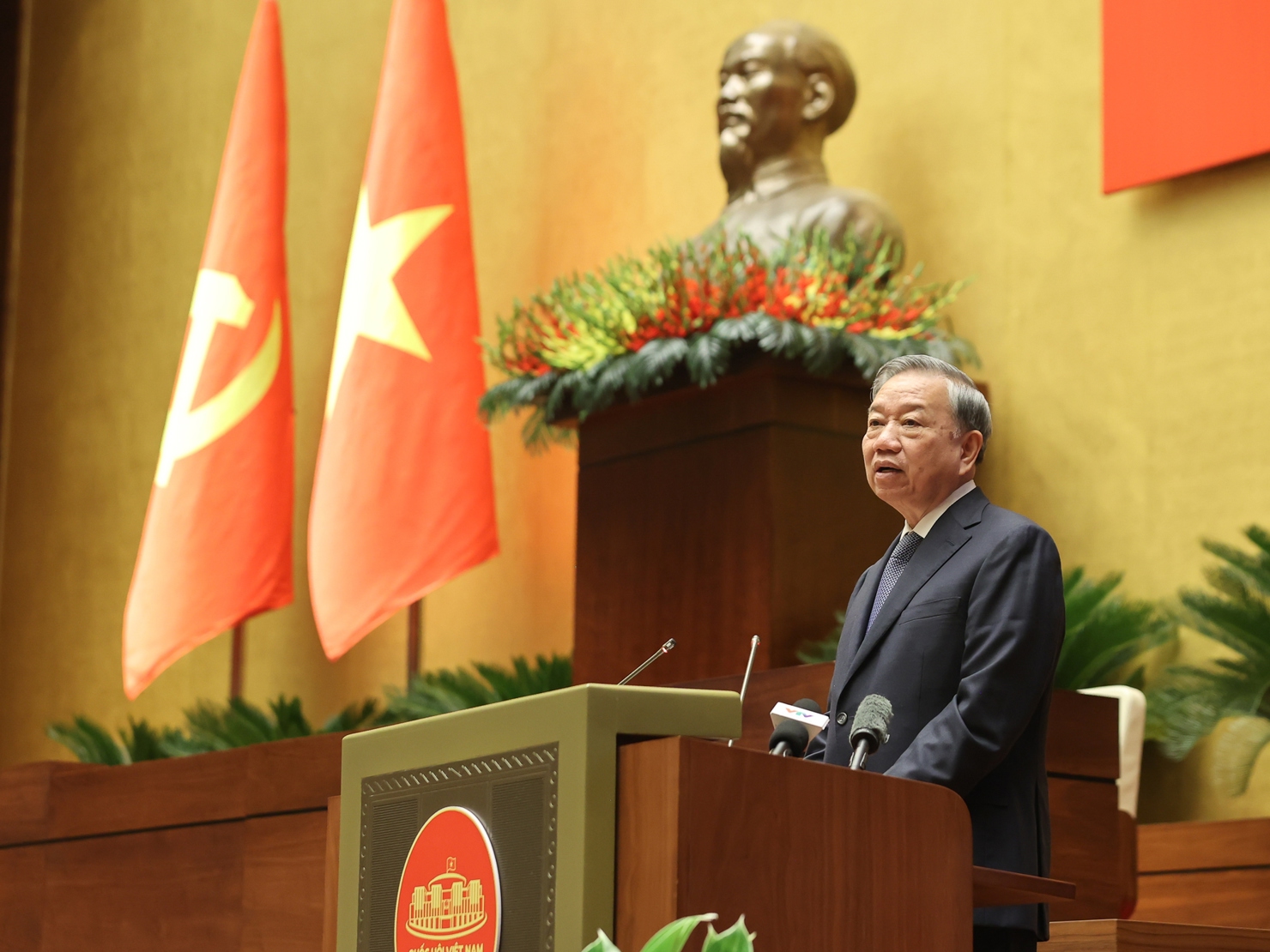 Tổng B&iacute; thư T&ocirc; L&acirc;m: Mục ti&ecirc;u l&agrave; tăng tuổi thọ khỏe mạnh, giảm chi trả cho người bệnh, số h&oacute;a hệ thống, củng cố y tế cơ sở, n&acirc;ng cao chất lượng dịch vụ v&agrave; sự h&agrave;i l&ograve;ng của người bệnh - Ảnh VGP/Nhật Bắc. &nbsp;