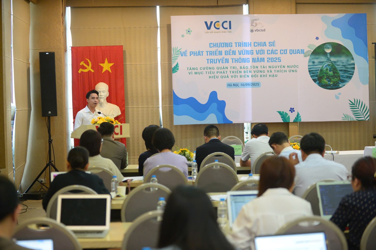 &Ocirc;ng Nguyễn Hữu Ho&agrave;ng, Trưởng bộ phận Ph&aacute;t triển bền vững HEINEKEN Việt Nam chia sẻ về chiến lược nước to&agrave;n diện của doanh nghiệp.&nbsp;