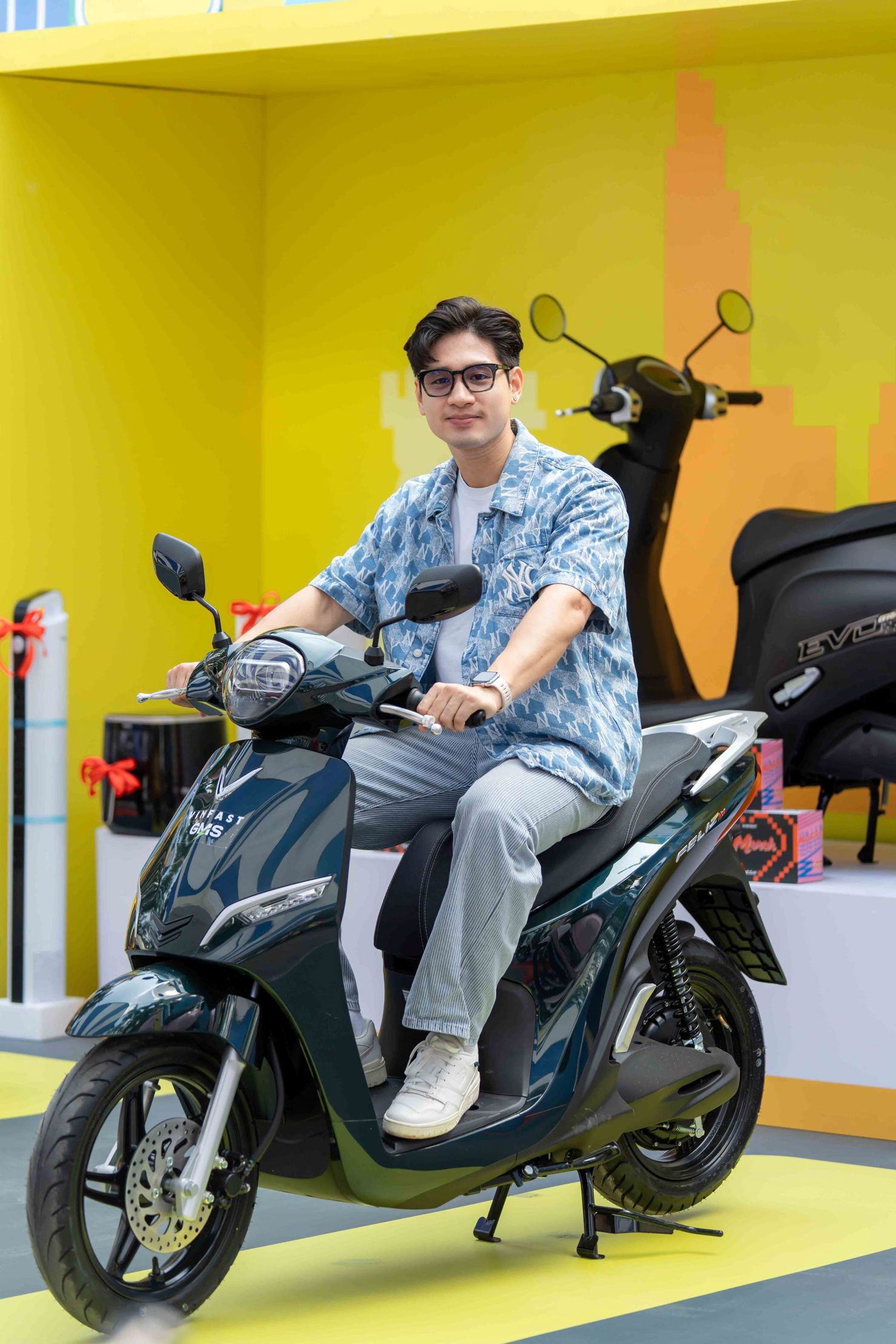 Mẫu xe VinFast Feliz Neo được thiết kế trẻ trung v&agrave; c&oacute; thể vận h&agrave;nh trong điều kiện ngập nước.