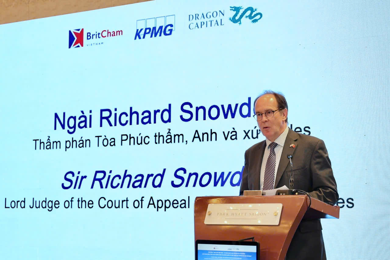 Ng&agrave;i Richard Snowden, Thẩm ph&aacute;n T&ograve;a ph&uacute;c thẩm Anh v&agrave; xứ Wales, Vương quốc Anh chia sẻ tại tọa đ&agrave;m