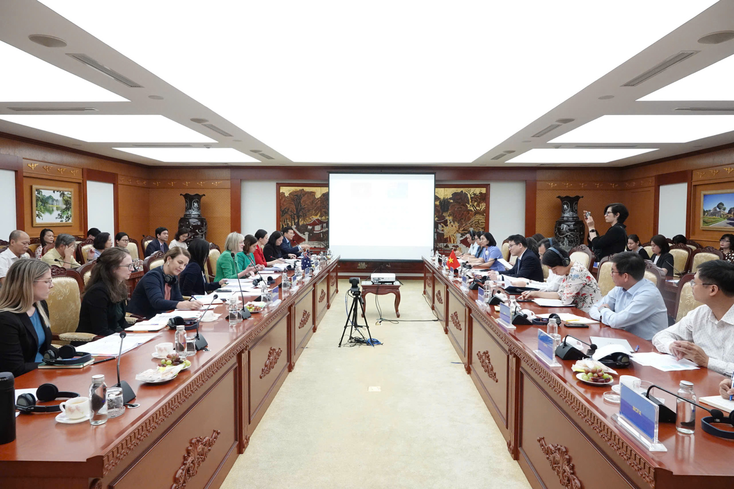 To&agrave;n cảnh buổi đối thoại.