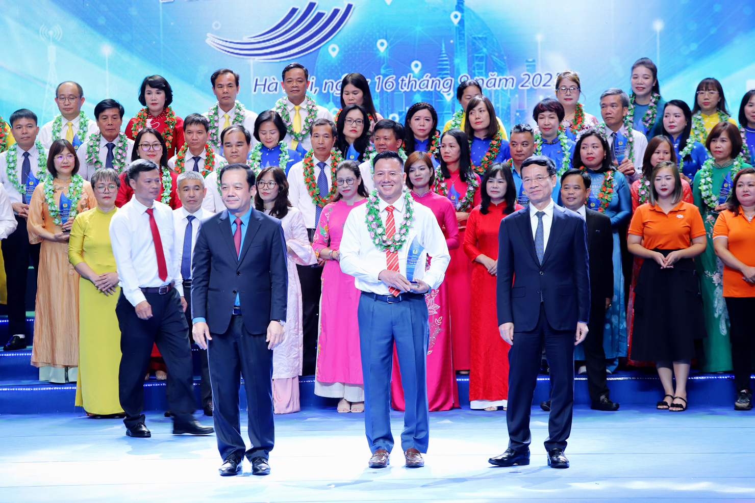 Đ&acirc;y l&agrave; những gương mặt ti&ecirc;u biểu, nhiều năm liền gắn b&oacute; với c&ocirc;ng t&aacute;c c&ocirc;ng đo&agrave;n của Tạp ch&iacute; Kinh tế - T&agrave;i ch&iacute;nh.