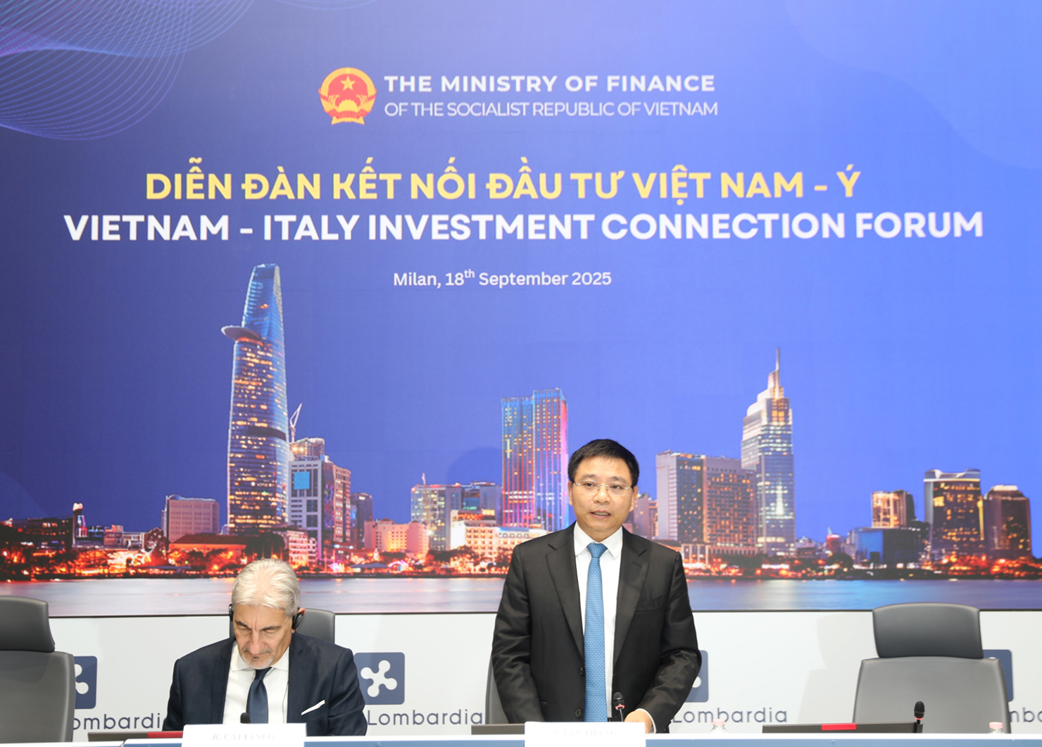 Bộ trưởng Bộ T&agrave;i ch&iacute;nh Nguyễn Văn Thắng ph&aacute;t biểu tại diễn đ&agrave;n.