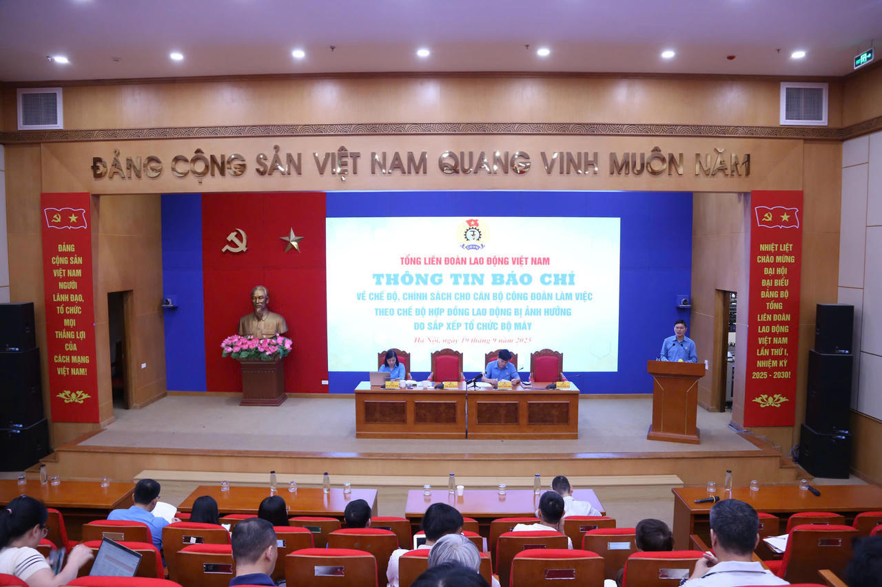 Sẽ chi khoảng 400 tỷ đồng cho c&aacute;n bộ c&ocirc;ng đo&agrave;n theo chế độ hợp đồng nghỉ việc do sắp xếp bộ m&aacute;y.