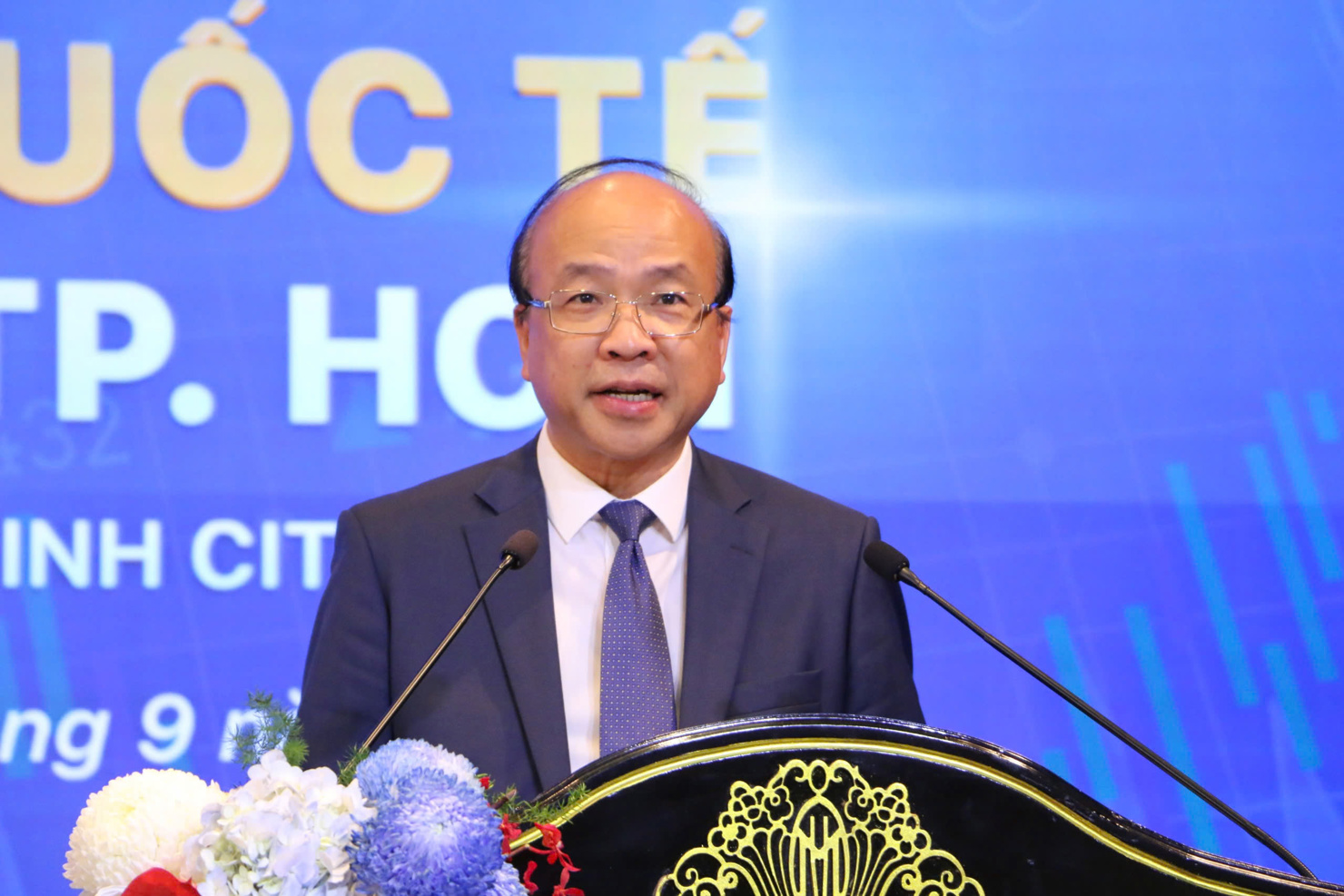 Thứ trưởng Bộ Tư Ph&aacute;p Phan Ch&iacute; Hiếu ph&aacute;t biểu tại hội thảo