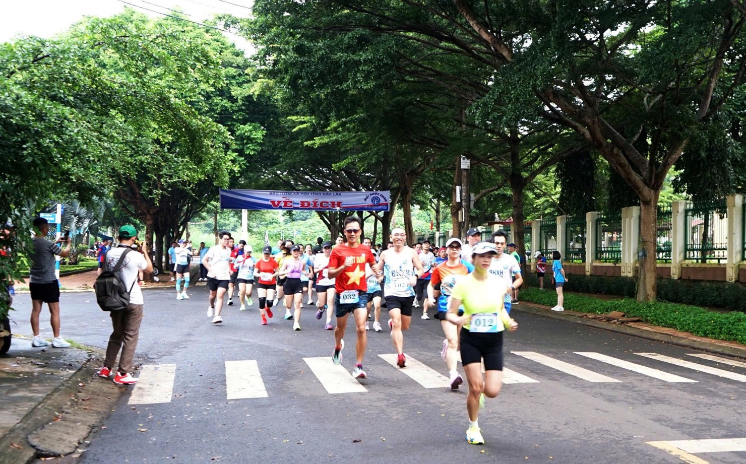 C&aacute;c vận động vi&ecirc;n t&iacute;ch cực thi đấu. Ảnh: PL