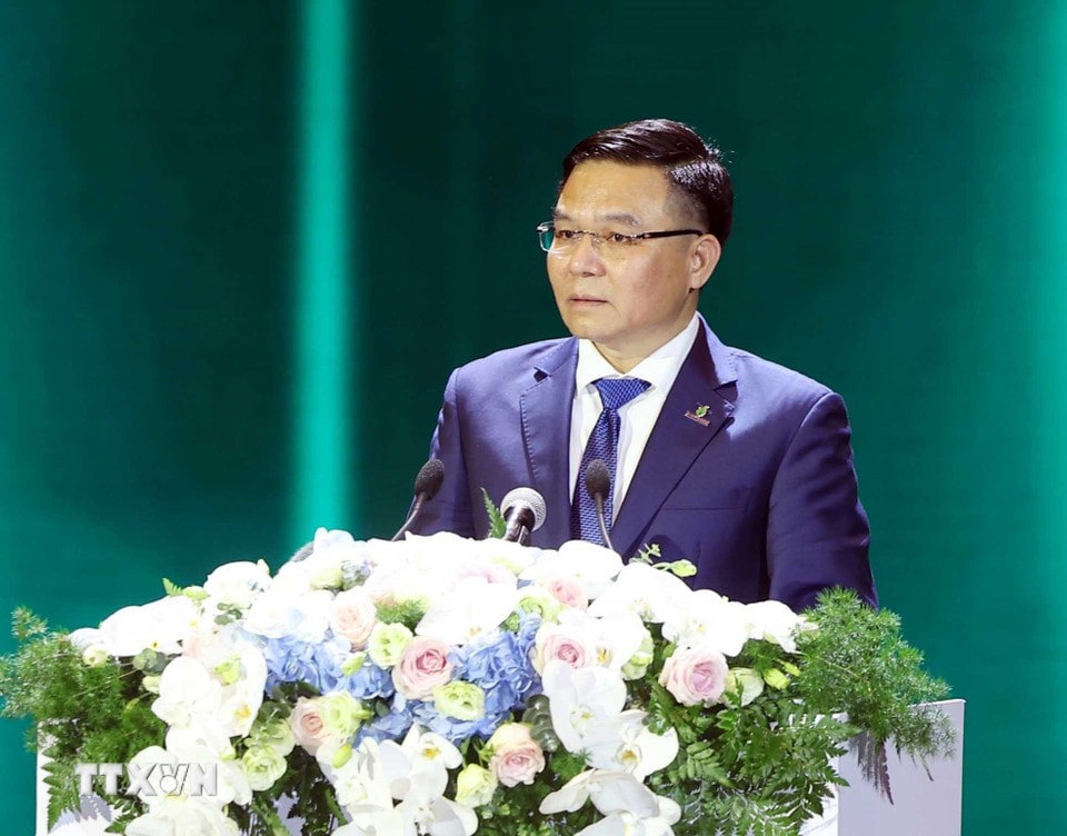 Chủ tịch Hội đồng thành viên Tập đoàn Công nghiệp - Năng lượng Quốc gia Việt Nam Lê Mạnh Hùng phát biểu tại buổi lễ. Ảnh: Thống Nhất/TTXVN.