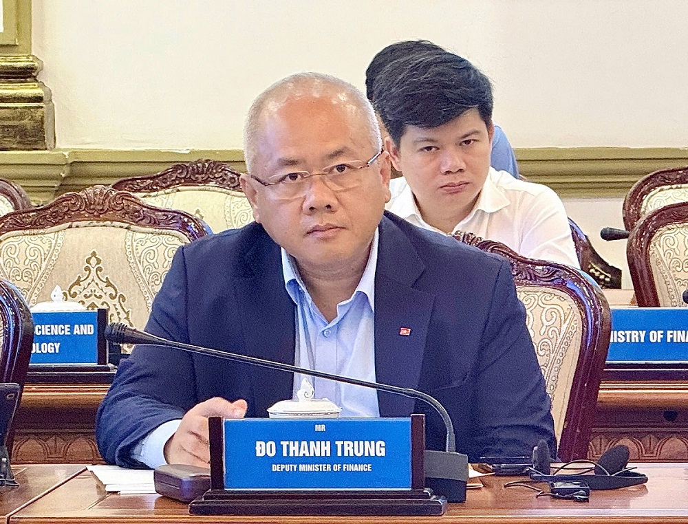 Thứ trưởng Bộ T&agrave;i ch&iacute;nh Đỗ Th&agrave;nh Trung ghi nhận kết quả hợp t&aacute;c giữa hai b&ecirc;n đạt được nhiều kết quả t&iacute;ch cực về hạ tầng nghi&ecirc;n cứu, hệ sinh th&aacute;i khởi nghiệp AI. Ảnh: Thu Sa