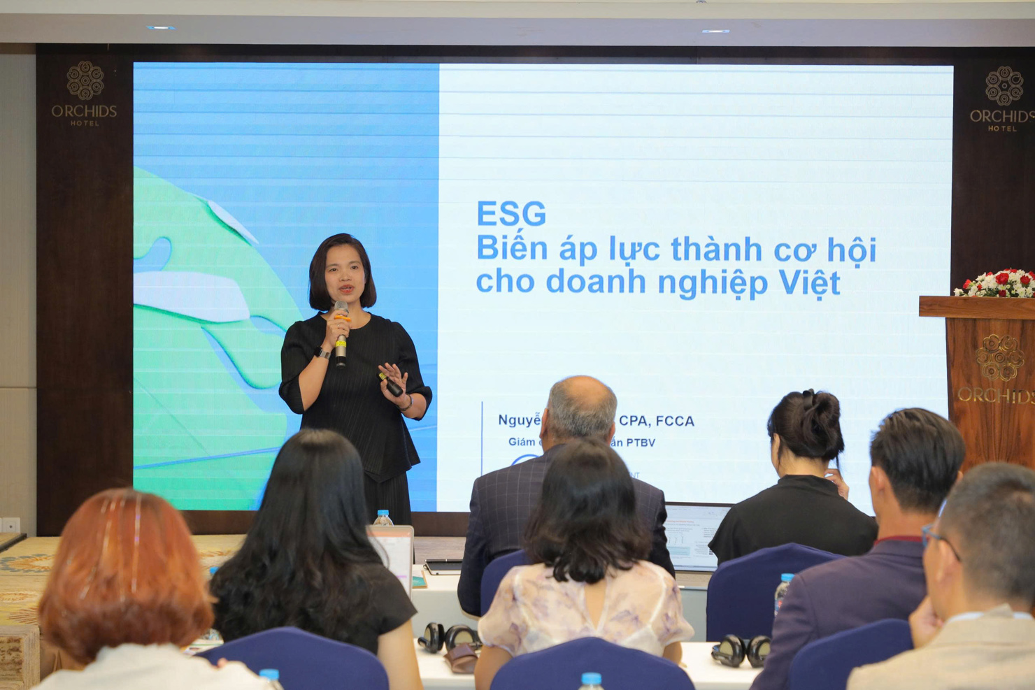 B&agrave; Nguyễn Cẩm Chi - Gi&aacute;m đốc khối tư vấn ph&aacute;t triển bền vững, C&ocirc;ng ty TNHH Tư vấn v&agrave; Quản l&yacute; MCG chia sẻ tại hội thảo