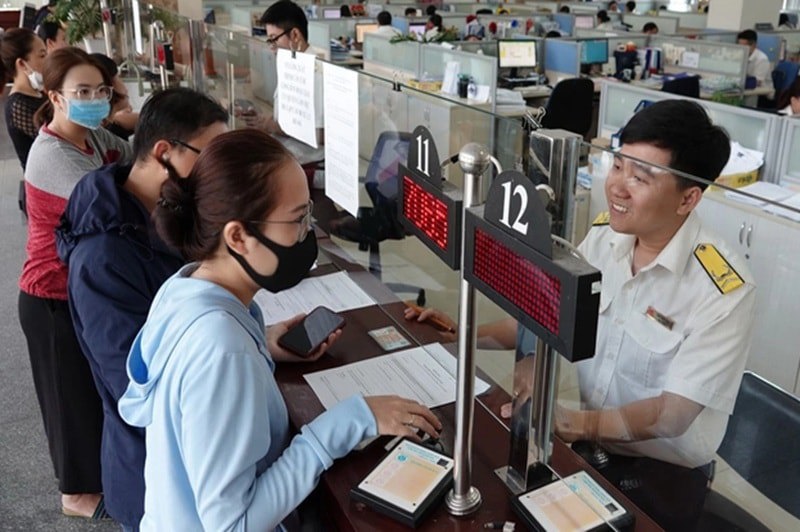 Ch&iacute;nh phủ y&ecirc;u cầu sớm ho&agrave;n thiện, triển khai hiệu quả chủ trương x&oacute;a bỏ kho&aacute;n thuế.