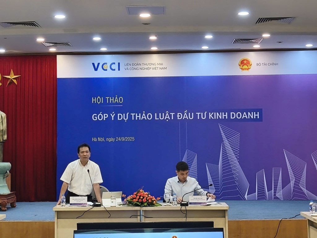&Ocirc;ng Ho&agrave;ng Mạnh Phương, Ph&oacute; Vụ trưởng Vụ Ph&aacute;p chế (Bộ T&agrave;i ch&iacute;nh) ph&aacute;t biểu khai mạc Hội thảo&nbsp;