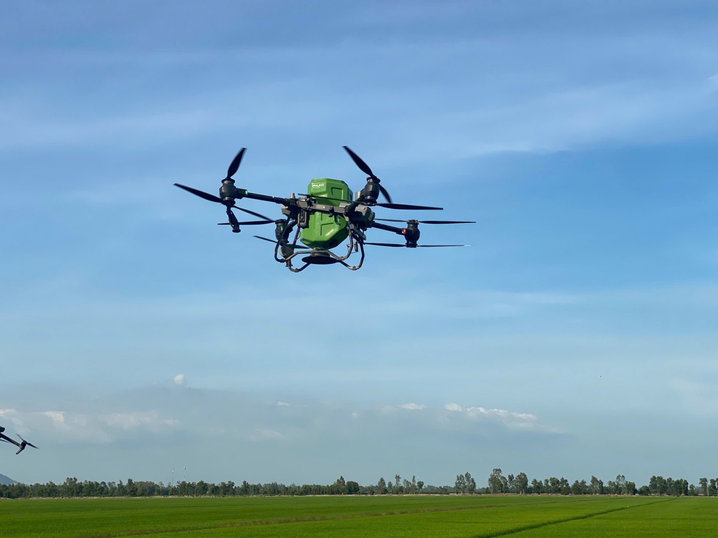 H&igrave;nh ảnh Drone Ph&uacute; Mỹ - một giải ph&aacute;p canh t&aacute;c hiện đại, khoa học hiện diện tr&ecirc;n c&aacute;c c&aacute;nh đồng